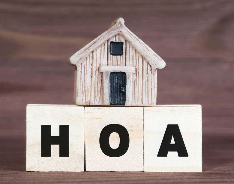 Understanding HOA Violations: Can They Derail Your Home Sale?